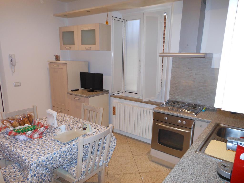 B&B La Luna Dal Borgo Ези Экстерьер фото