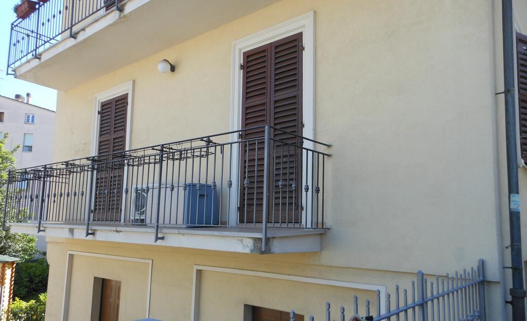 B&B La Luna Dal Borgo Ези Номер фото