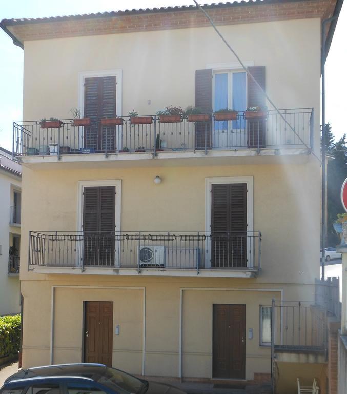 B&B La Luna Dal Borgo Ези Номер фото