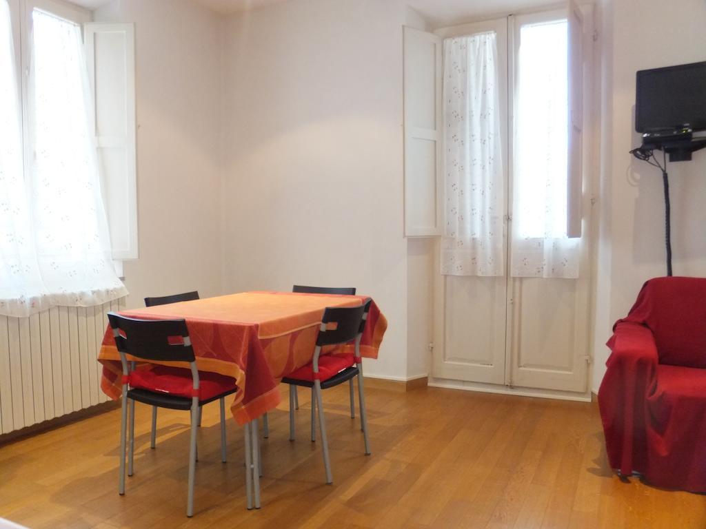 B&B La Luna Dal Borgo Ези Номер фото