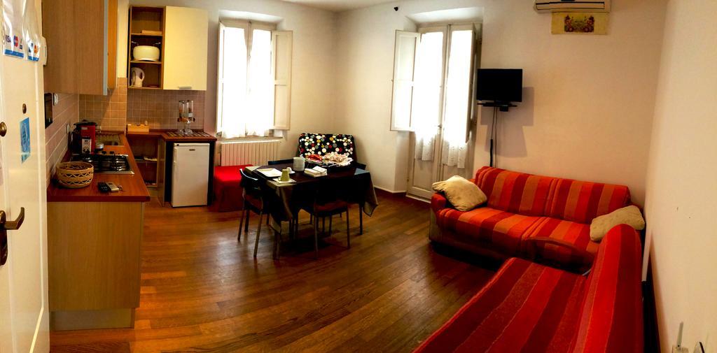 B&B La Luna Dal Borgo Ези Экстерьер фото
