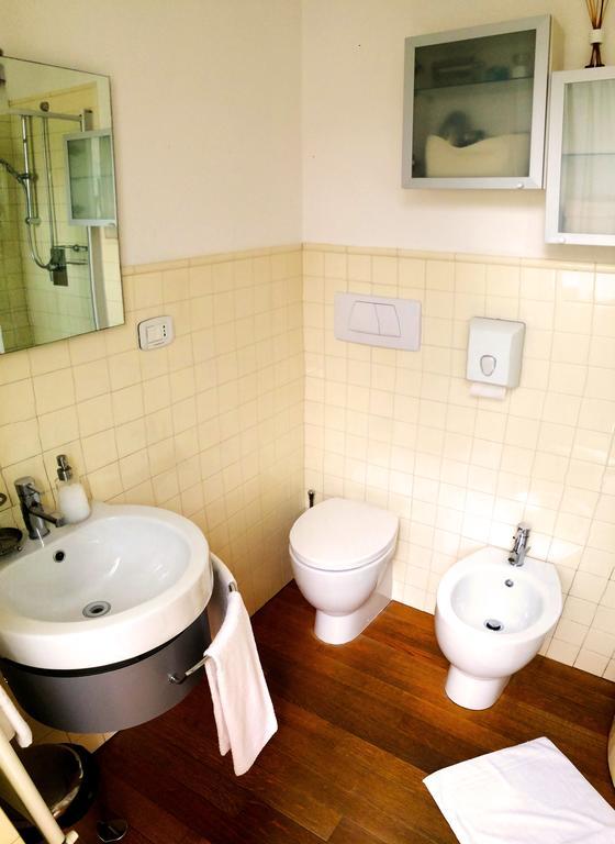 B&B La Luna Dal Borgo Ези Экстерьер фото