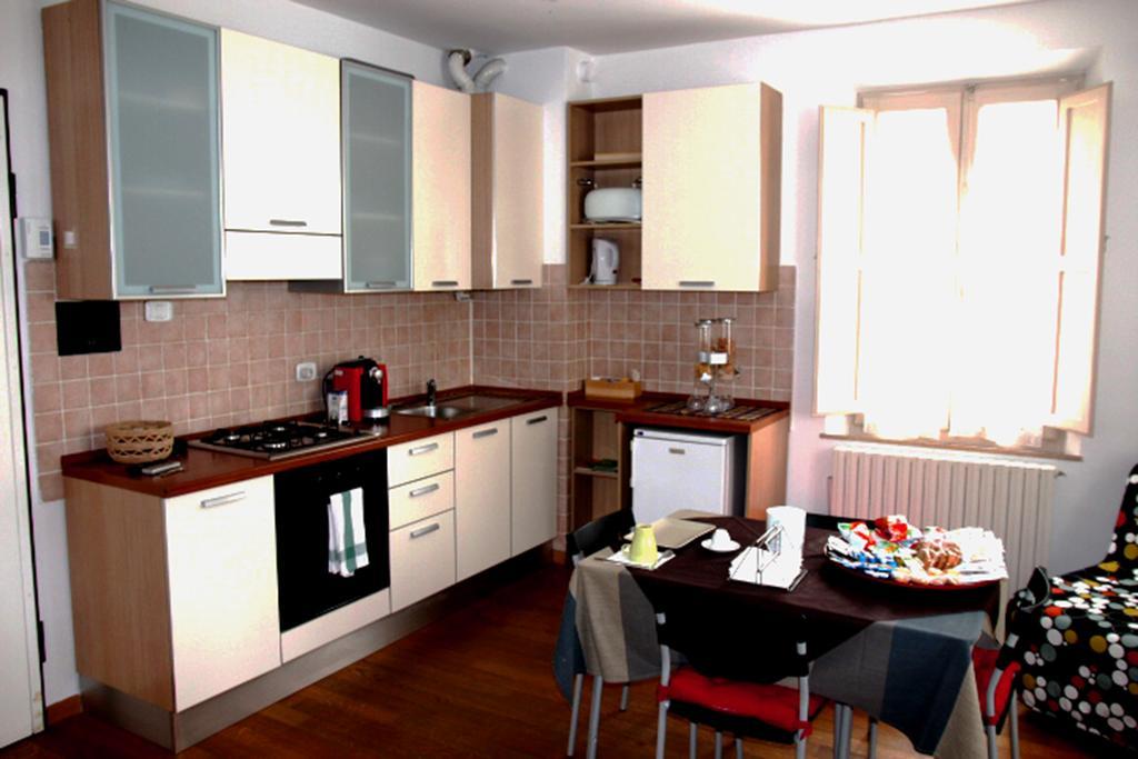 B&B La Luna Dal Borgo Ези Экстерьер фото