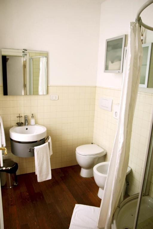 B&B La Luna Dal Borgo Ези Экстерьер фото