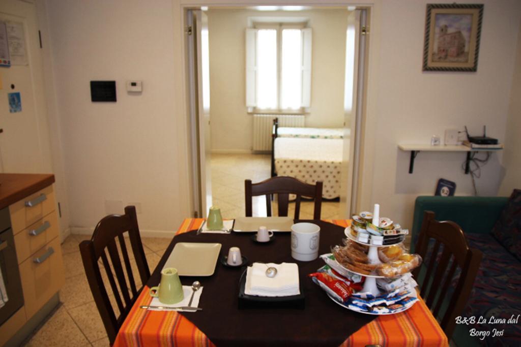 B&B La Luna Dal Borgo Ези Экстерьер фото