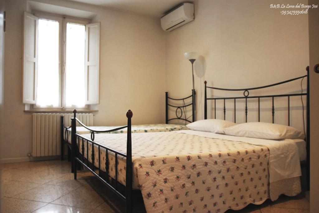 B&B La Luna Dal Borgo Ези Экстерьер фото