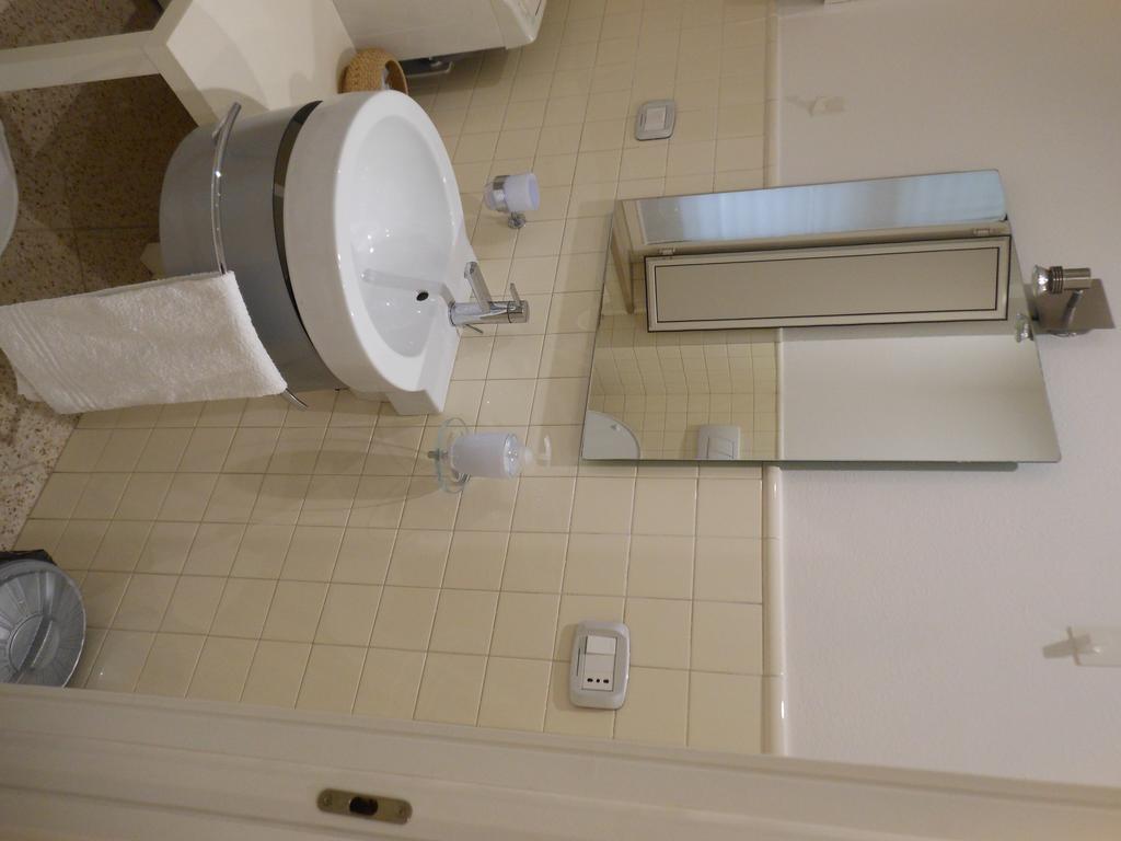B&B La Luna Dal Borgo Ези Экстерьер фото